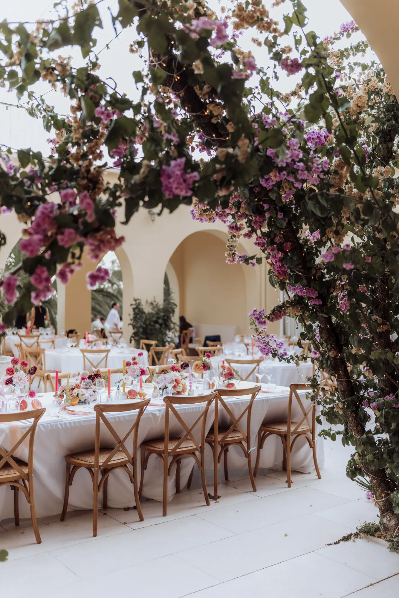 stacy zach villa dalmacija split wedding reception floral table setup 07